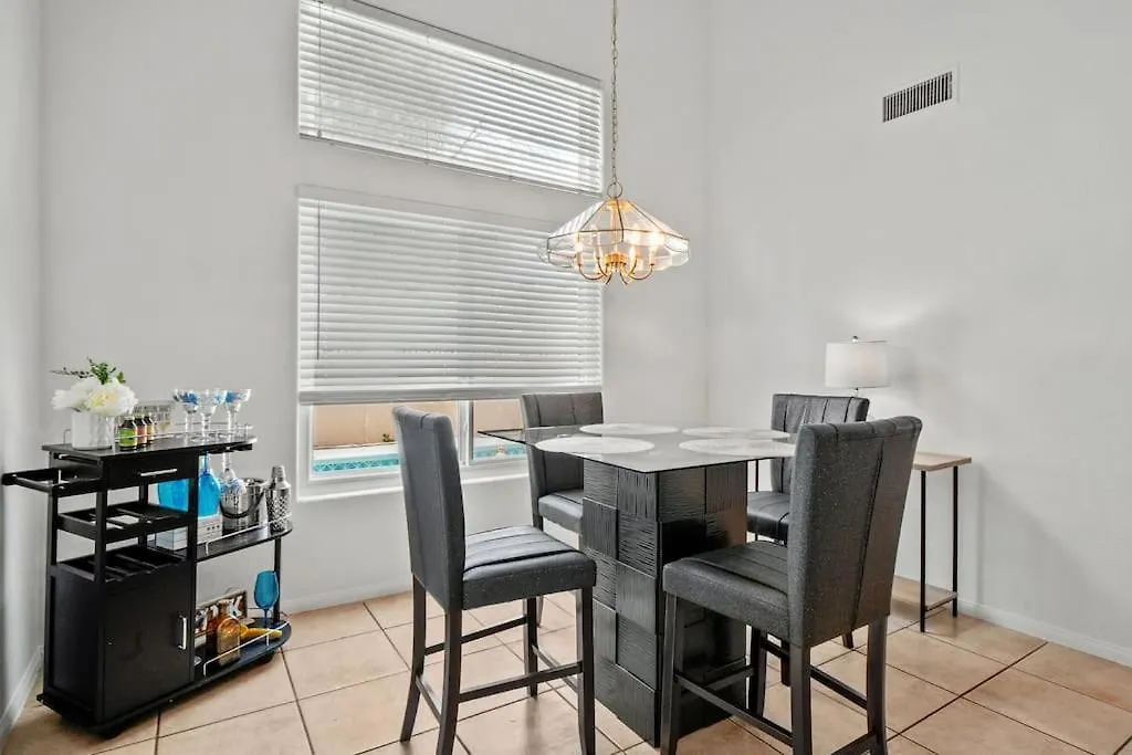 Work, Life, Luxury! Luxe Vegas Home W Firepit+Pool Las Vegas Appartement